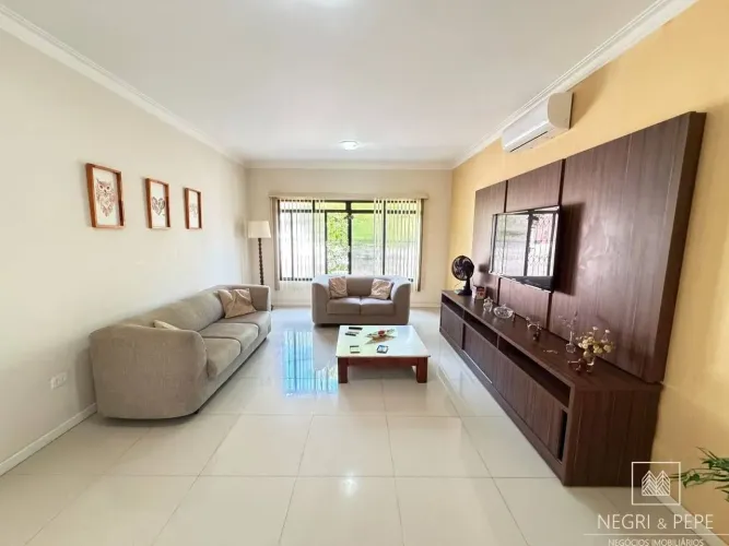 Casa térrea com 5 dormitórios (2 suítes), área gourmet e edícula à venda no bairro Nova Pi