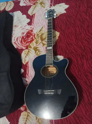 Vendese esse violão