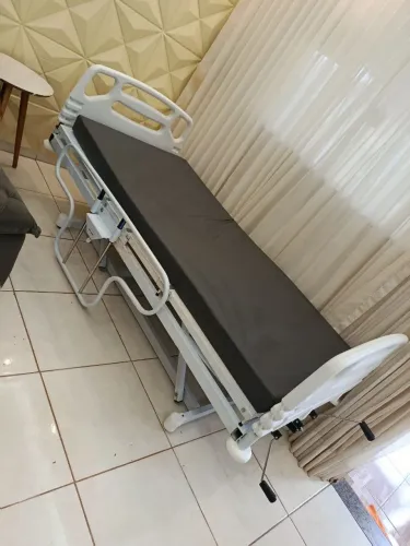 Cama hospitar com colchão impermeável