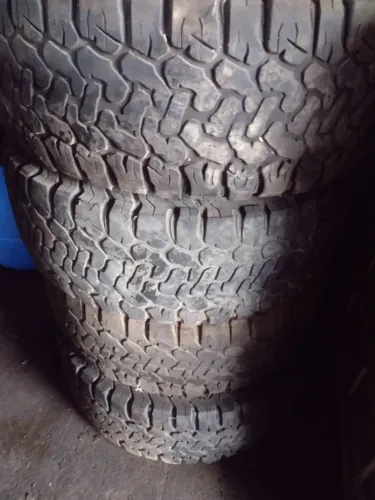 Vendo 4 pneu aro 16 l200 rodas de aço pneu 165x70x16 em bom estado 