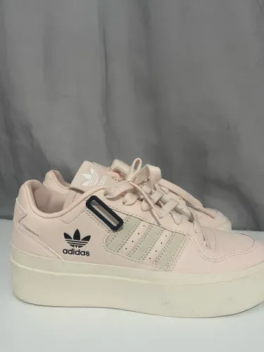 Tênis Adidas