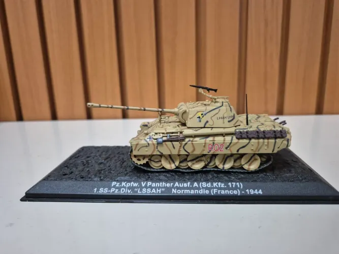Miniatura Tanque Alemão Panther Ausf. A - Escala 1:72 (Histórica/Militar)