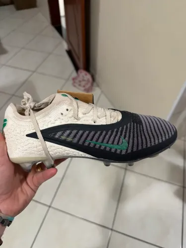 Chuteira Nike Phantom