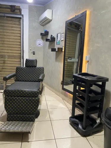 Vendo cadeira de barbeiro inclinável