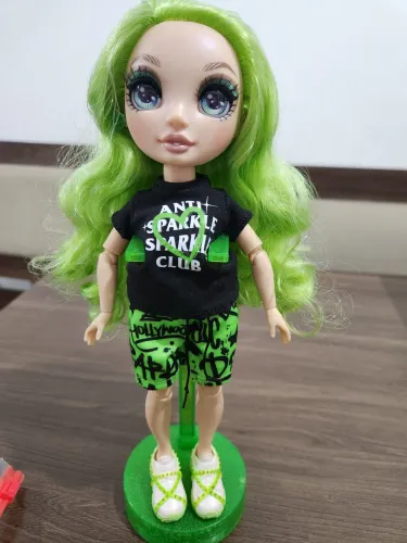 RESERVADA Boneca rainbow high Jade Hunter