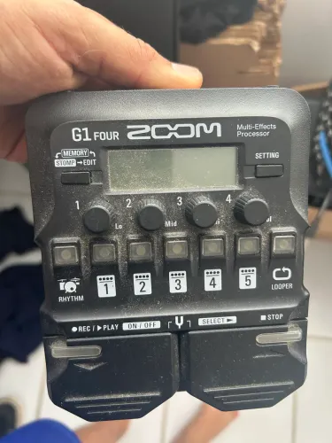 Pedaleira Zoom G1 four