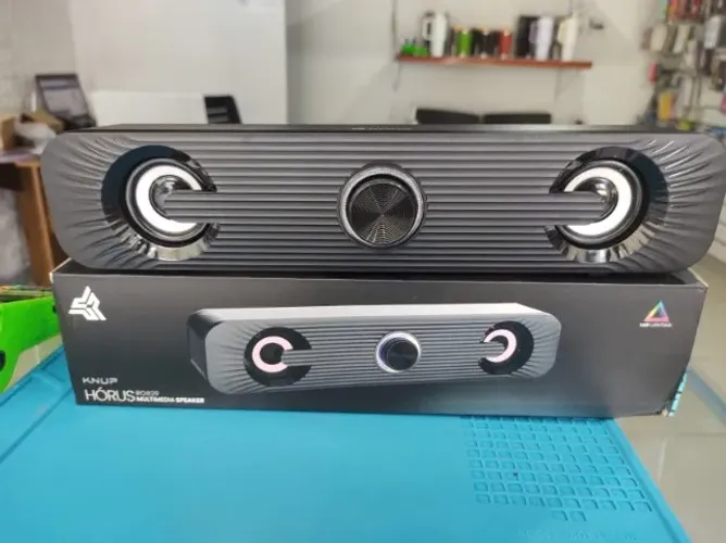 Caixa de Som para PC e Notebook - Compacta + Iluminação Gamer