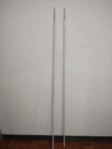 Trilho Simples em Aço + Suporte de Trilho Simples em Aço + Prateleira de Madeira em MDP
