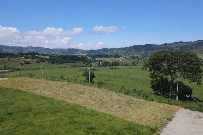 Terreno à venda no Condomínio Residencial Eldorado no Centro em Joanópolis - SP
