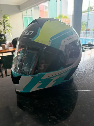 Capacete x11 sem uso, maravilhoso