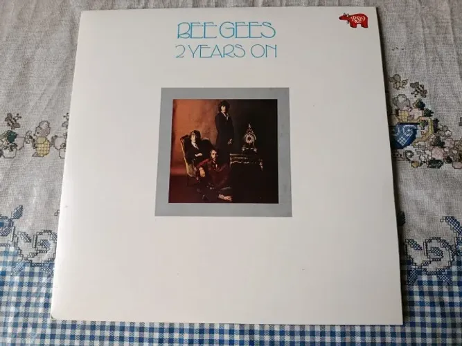 LP The Bee Gees: 2 years on (Barry, Maurice and Robin Gibb) - novíssimo!