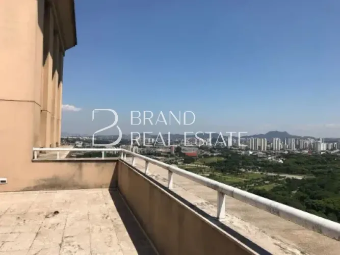 Cobertura com 702.79 m², 5 quartos sendo 4 suítes à venda no bairro Alto de Pinheiros.