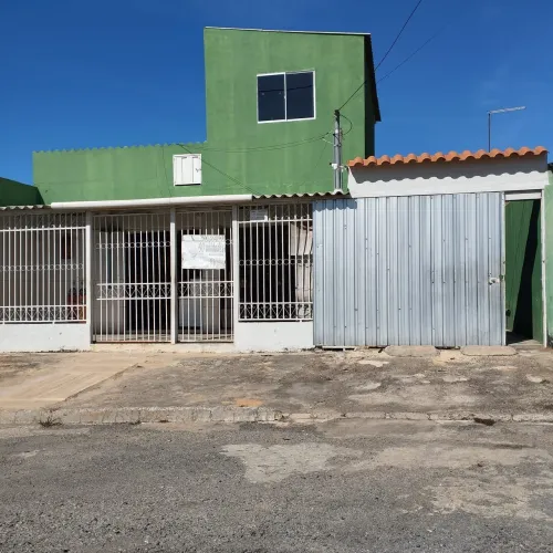 Casa ,com 2 pontos de comércios na frente ótima oportunidade