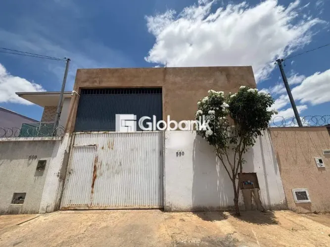 Galpão à venda Independência 165m² Montes Claros MG