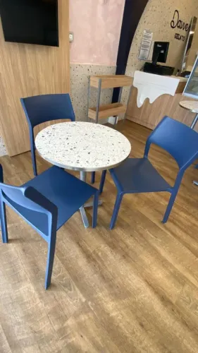 Mesa com cadeiras