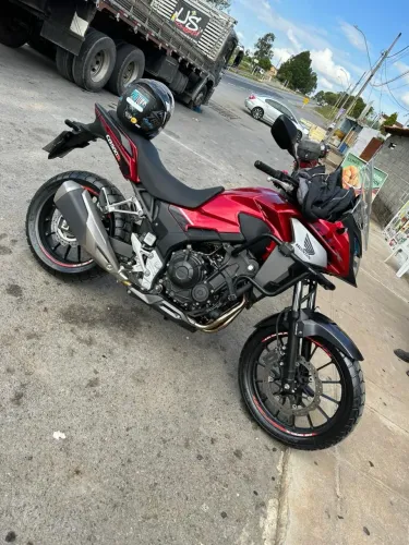 Moto extra pronta para viajar