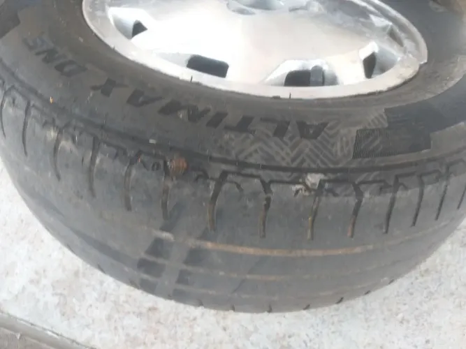 Rodas 4 por 100 aro 13 com pneus meia vida**