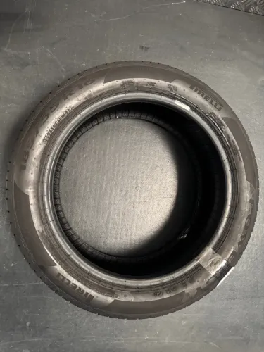 Pneu Pirelli Powergy 185 55 R16 praticamente novo, sem reparos.