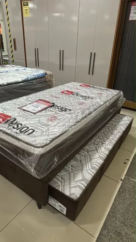 Cama de solteiro com colchão extra