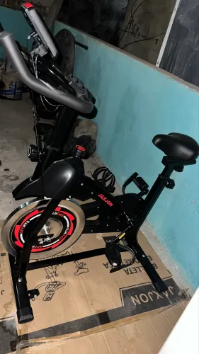 Bicicleta Spinning Ergométrica Exercício Profissional Monitor suporta até 150kg