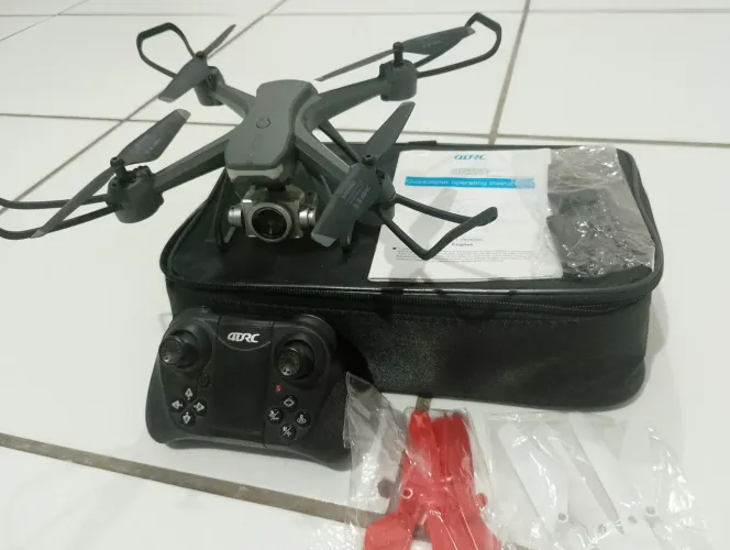 Ótimo Drone 4k com 2 câmeras integradas novo na bolsa nunca usado *