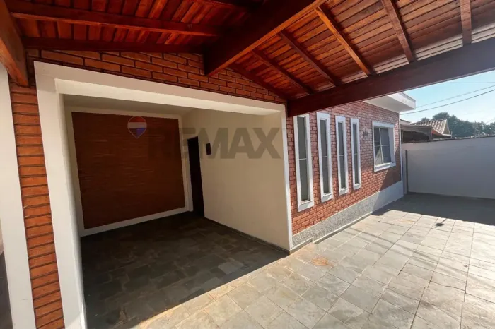 Casa com 3 Quartos para alugar, 136m² - Parque Ortolandia