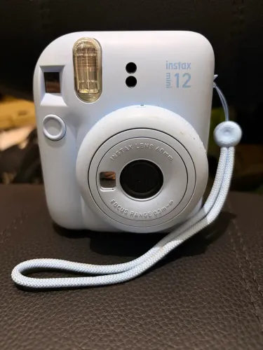 Câmera Instax Mini 12 novíssima 