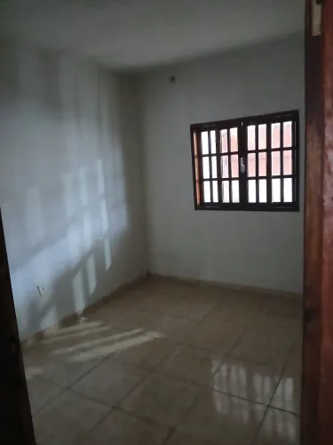 Alugo casa na Amendoeira