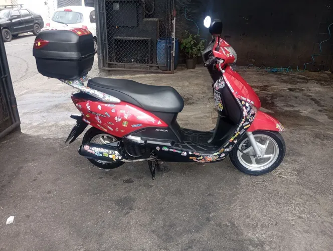 Moto Honda lead 2013