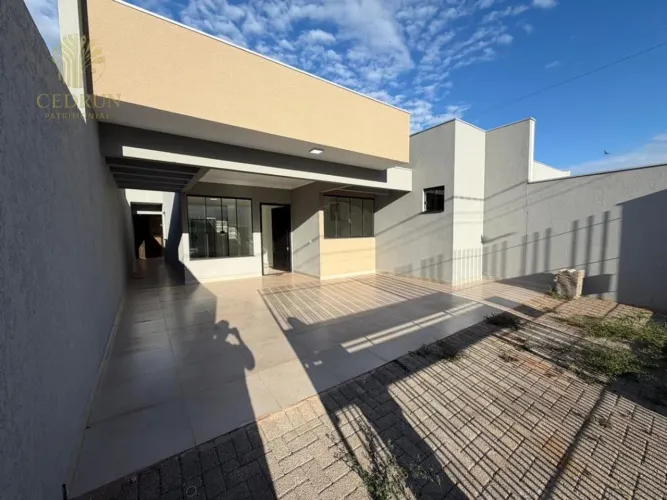 Casa com piscina no Jardim Munique por R$ 720 mil