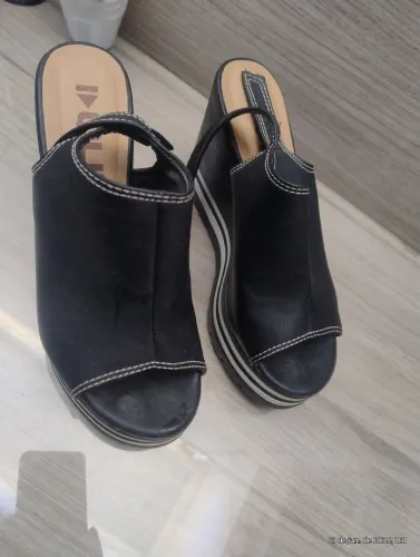 Tamanco Anabela Plataforma Preto com Costura Branca