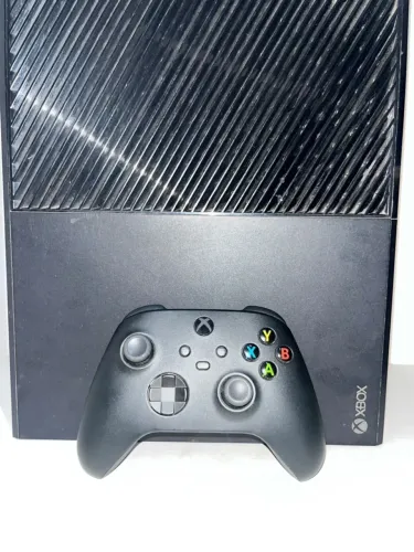 Xbox one zerado com o controle do series s