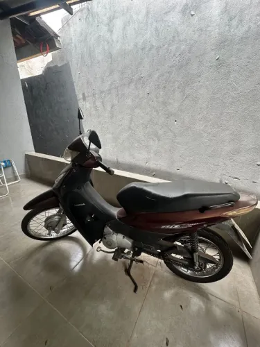 Vendo moto, sem sinistro, sem leilão.