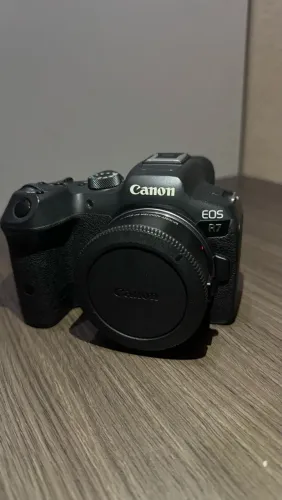 Canon R7