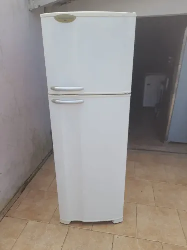 Geladeira electrolux sem ferrugem funcionando perfeitamente entrego