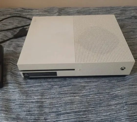 Vendo Xbox One S - com defeito  