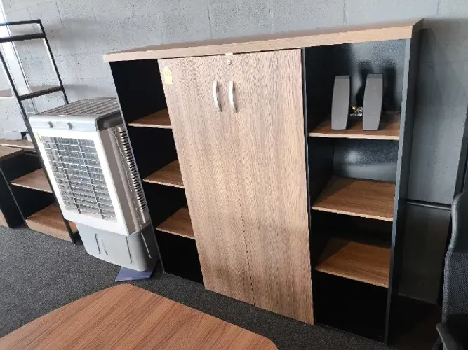 Armário Alto com 2 Portas e Prateleiras - 1,61x1,59x0,42cm - (ENTREGAMOS)!!