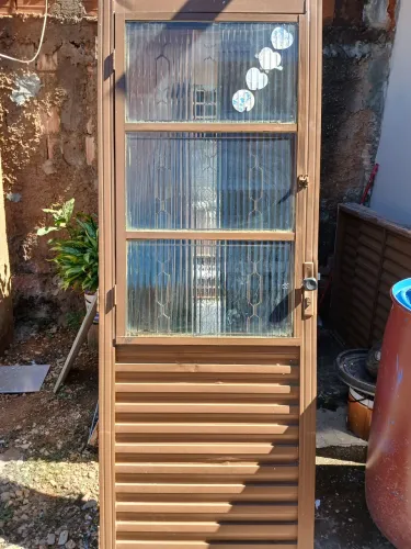 Vendo uma porta 100,00 
