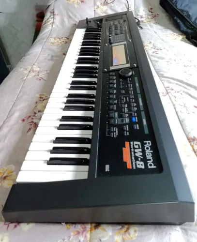 Teclado Roland Gw-8 V2 Estado De Novo + Capa + Pedal Sustain