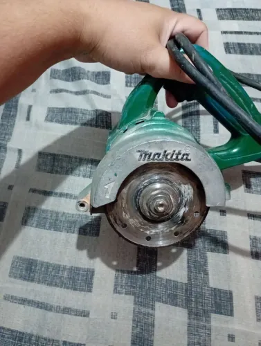 Vendo MAKITA 220 W