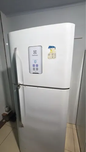 Geladeira Eletrolux funcionando perfeitamente 