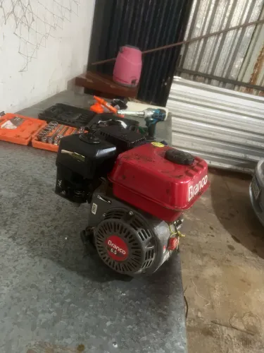 Motor estacionário branco