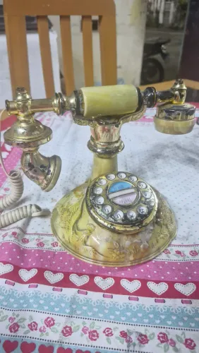 Aparelho de telefone antigo