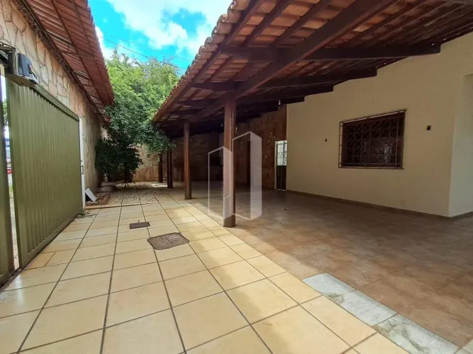 Casa à Venda em Vila Aurora Oeste, garagem pra 3 carros,2 salas,copa cozinha,lavanderia,3 