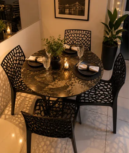 Conjunto Mesa de Jantar e 4 Cadeiras