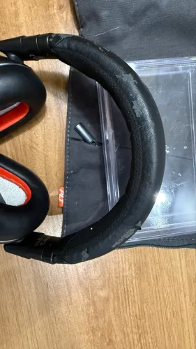 Headset Bluetooth Plantronics Voyager Focus UC (B825 / 8200 Series) - Usado