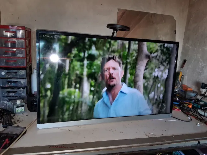 Tv semp 40l2400 não e esmart mais muito boa tv quem tiver interesse e so chama *