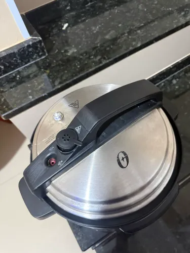 Panela de Pressão Elétrica Digital 5L Oster 220V