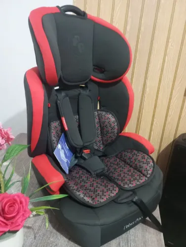 Vendo cadeira de carro de 9 a 36 kilos depois vira assento função isofix