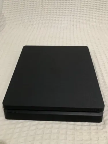 PlayStation 4 + 5 jogos e 2 controles